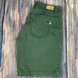 Awesome Woman’s Supplies Olive Green Bermuda Shorts- Size 6